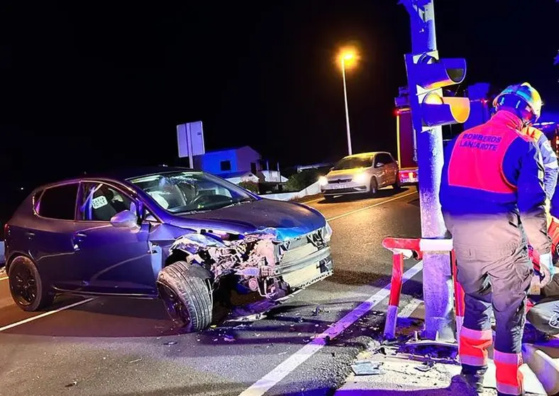Imagen del vehículo tras el fuerte impacto