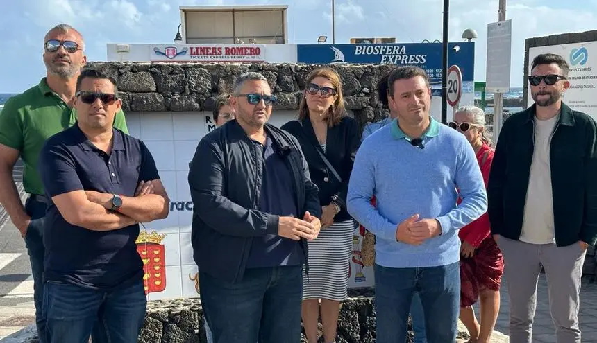 Óscar Noda con sus compañeros de partido