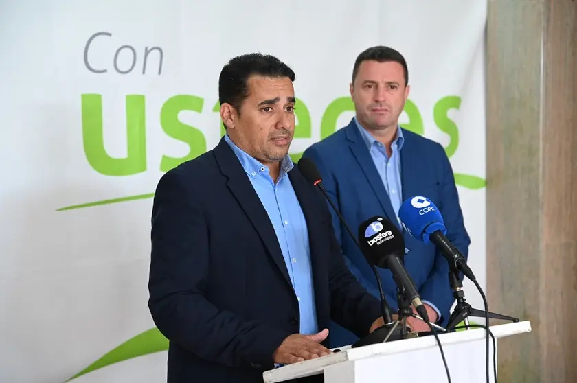 Yoné Caraballo junto a Óscar Noda.
