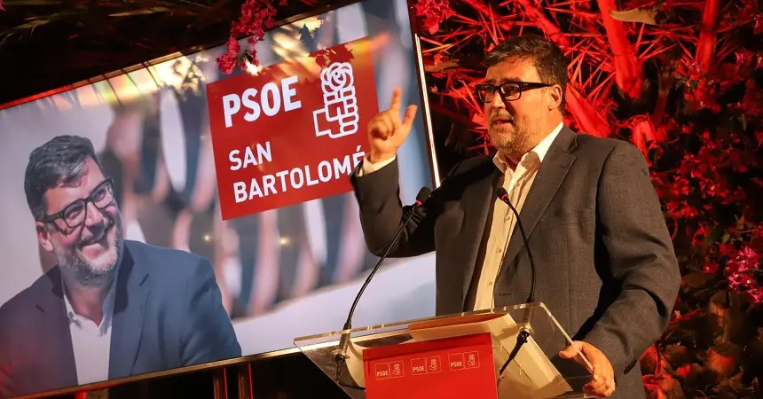Isidro Pérez en un acto de campaña en San Bartolomé.