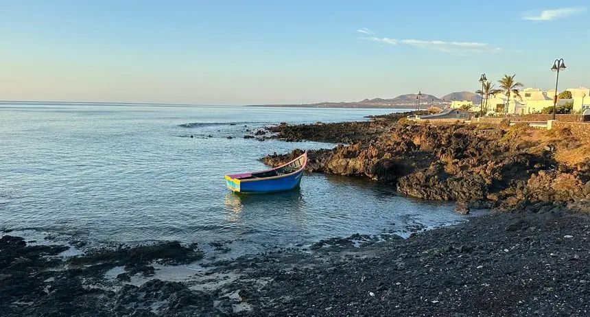 Imagen de la patera localizada este domingo en Haría