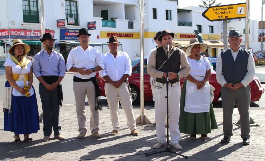 El alcalde de Yaiza y su grupo de gobierno este martes en Playa Blanca