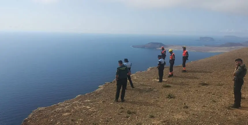 Imagen de los bomberos, guardias civiles y policías locales en el lugar del suceso