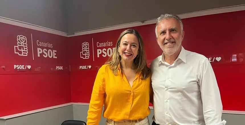 María Dolores Corujo con Ángel Víctor Torres.