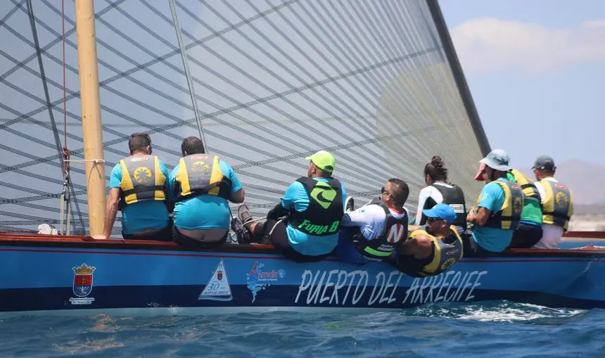 Imagen de uno de los barcos de la competición.