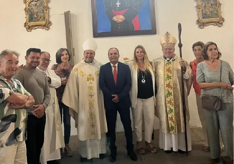 Imagen del alcalde, los concejales y las autoridades eclesiásticas. 