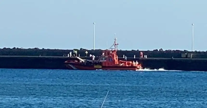 Imagen de archivo de la llegada de una patera con Salvamento Marítimo a Arrecife