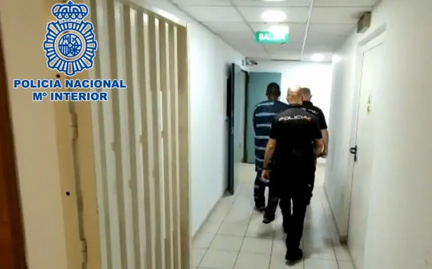 Mulero detenido en el aeropuerto de Lanzarote.