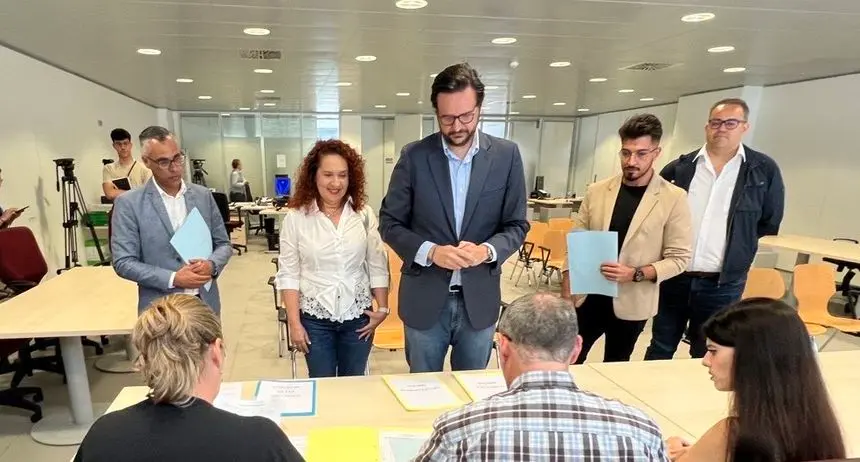 Los representantes del PP canario registrando este jueves sus candidaturas.