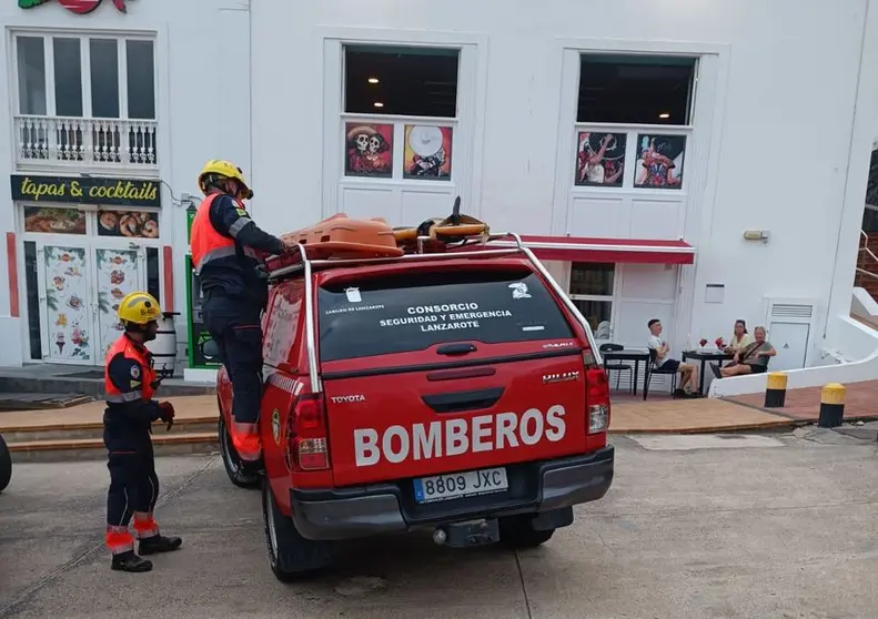 Momento del final de la actuación de los bomberos en el Varadero de Puerto del Carmen