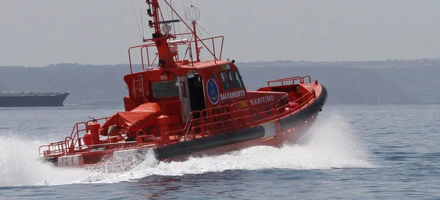 Imagen de embarcación de Salvamar.