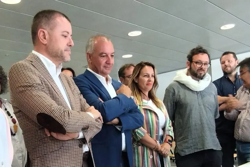 Luis Campos junto a otros integrantes de Nueva Canarias.