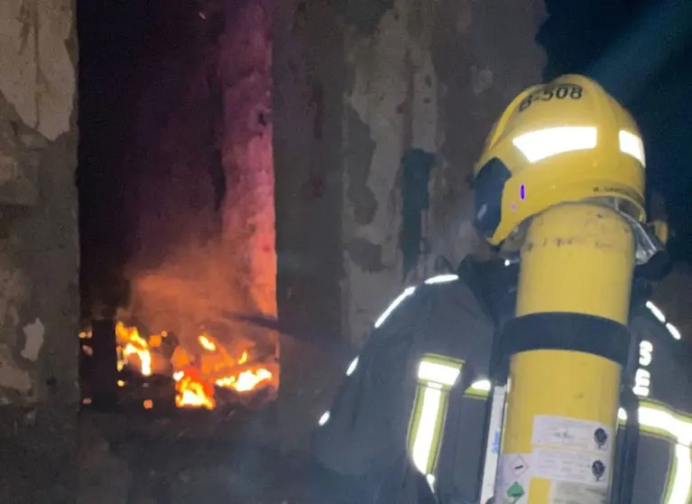 Incendio en una vivienda abandonada en Arrecife.