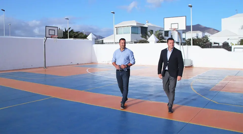 Óscar Noda junto a Ángel Lago.