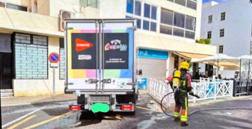 Imagen del momento de la actuación de los bomberos