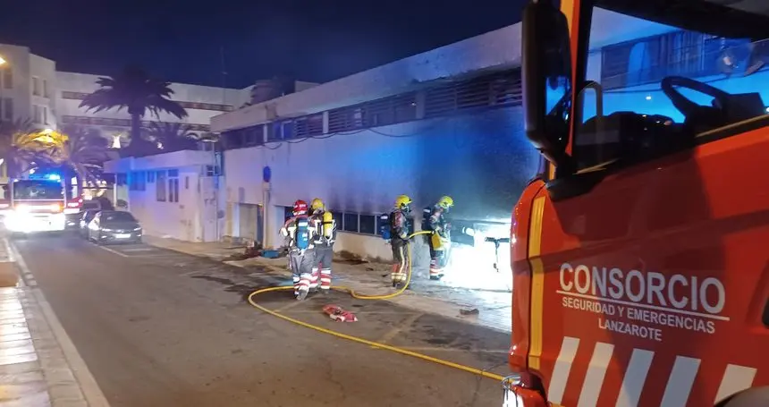 Momento en el que los bomberos consiguieron controlar el incendio