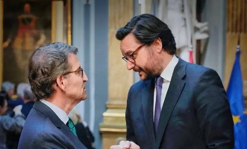 Sergio Ramos (dcha.) junto a Alberto Núñez Feijóo.