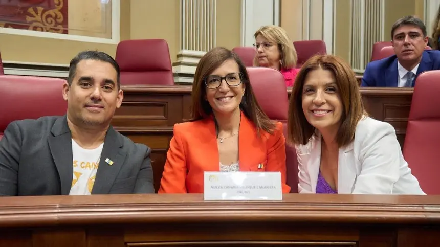Yoné Caraballo junto a sus compañeras este martes en Tenerife.