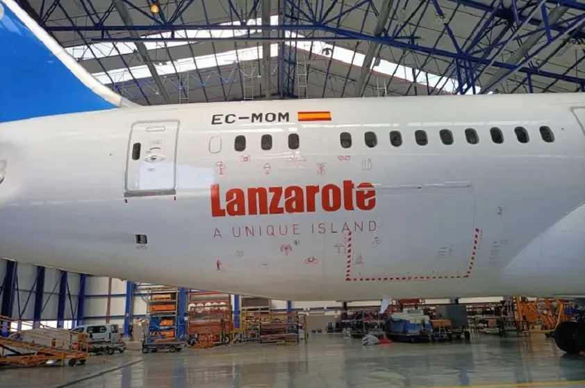Imagen del avión en un angar de la compañía.