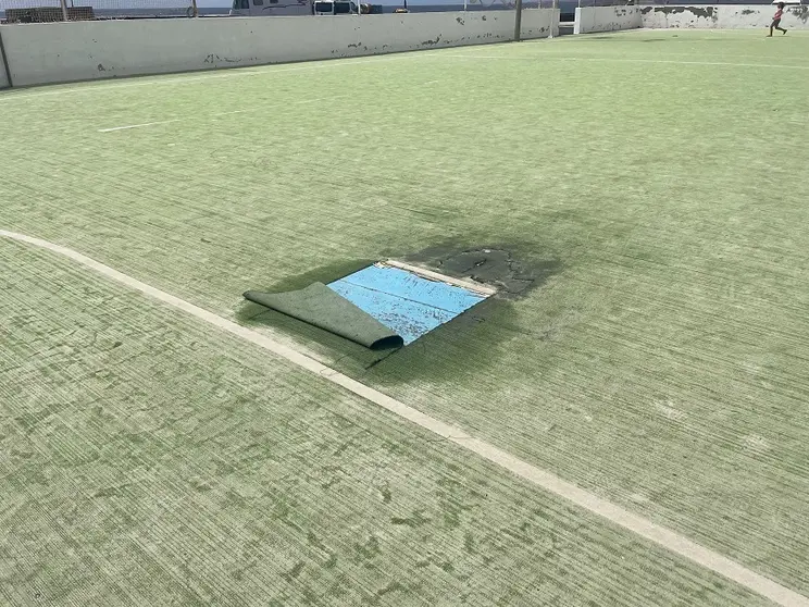 Estado de la cancha del Teleclub de Punta Mujeres.