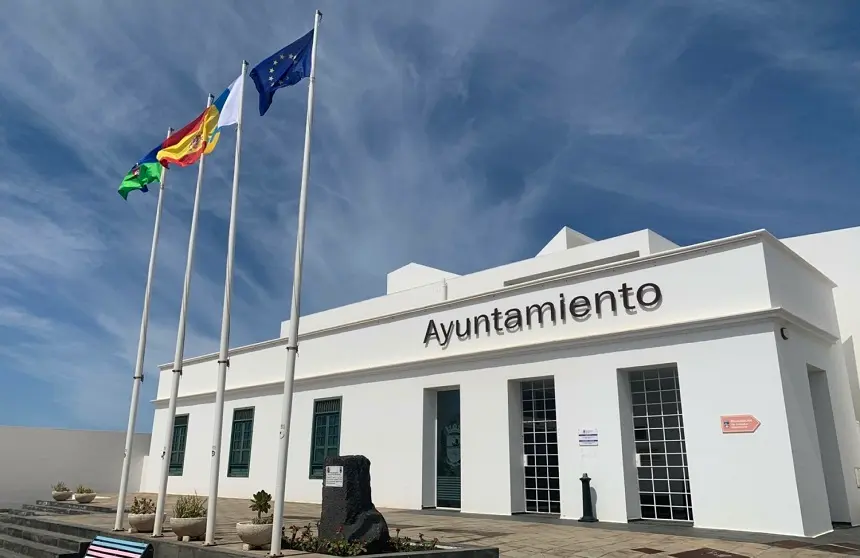 Fachada del Ayuntamiento de Tías.