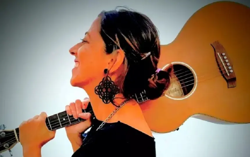 Estefanía en una imagen vinculada a una de las cosas que más disfrutaba, la música. 