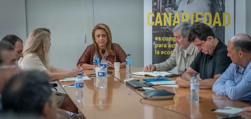 Cristina Valido y Fernando Clavijo durante una reunión con empresarios.