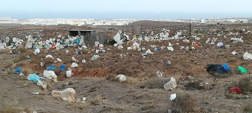 Imagen del mar de plástico que se ha generado de nuevo en Lanzarote