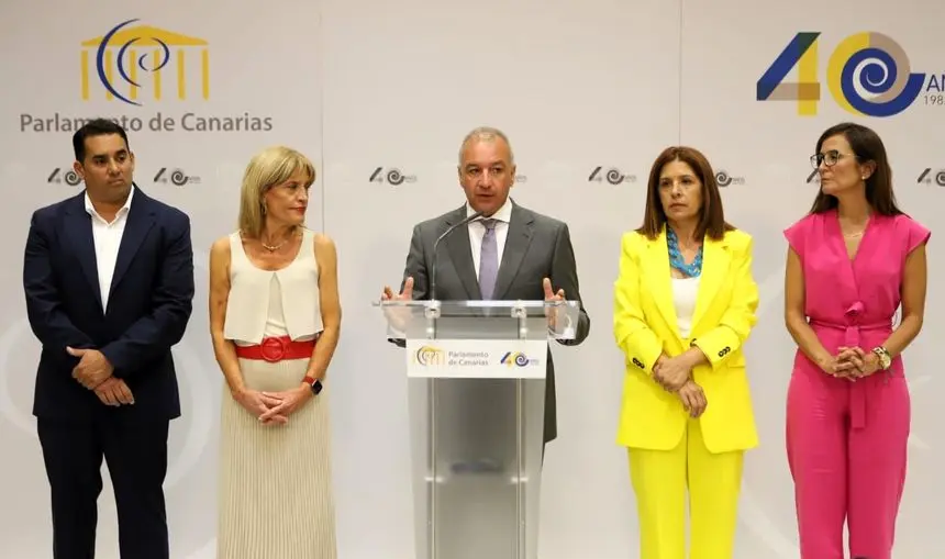 Parlamentarios de Nueva Canarias en una rueda de prensa.