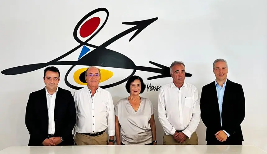 El Grupo Cabrera Medina, grupo al que pertenece CICAR y Orvecame, se adhiere al Clúster de Sostenibilidad y Descarbonización de Canarias, impulsado por el Círculo de Empresarios de Lanzarote y por la Cámara de Comercio de Lanzarote y La Graciosa.