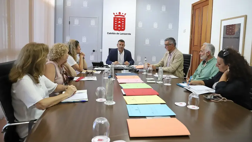 REUNIÓN CABILDO LANZAROTE + AFA, ADISLAN Y EL CRIBO