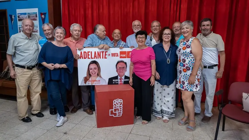 Firma del manifiesto de apoyo de los veteranos a las candidaturas.