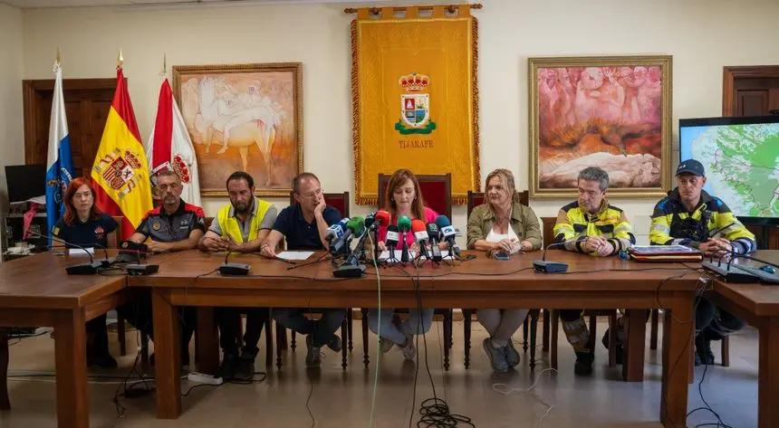 Imagen de la rueda de prensa en la que se han explicado las acciones emprendidas para controlar el incendio