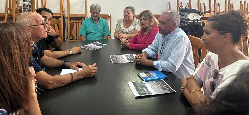 Luis Campos en Arrecife con los caravanistas
