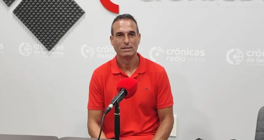 Alfredo Villalba en Crónicas Radio.