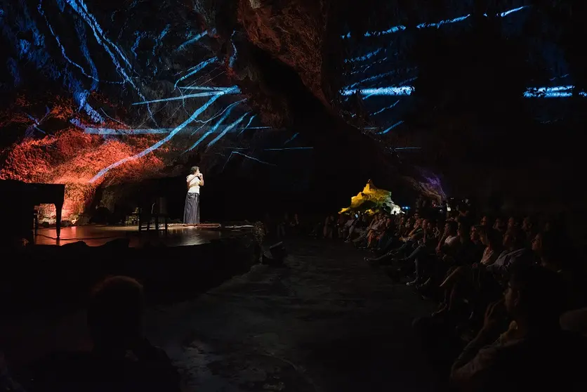 Julian Elvira durante una actuación en los Jameos del Agua.