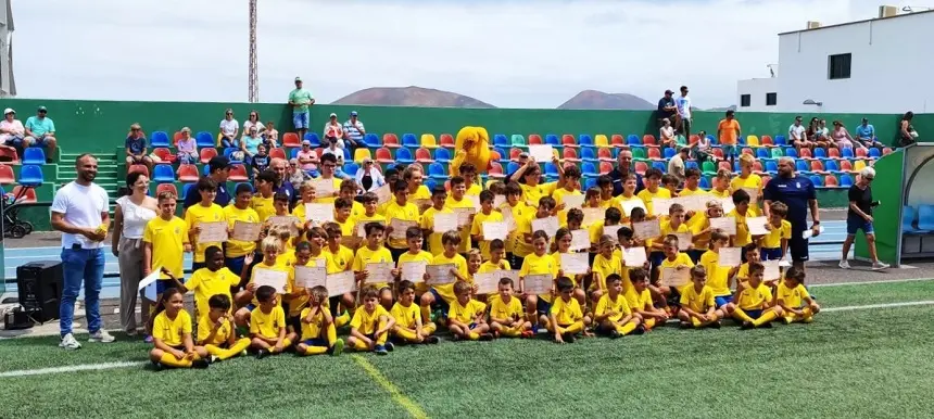 Grupo de participantes del campus