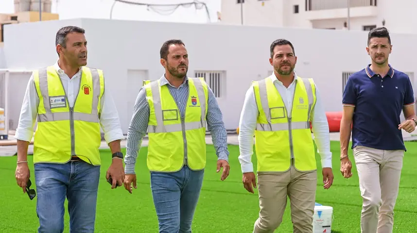 Visita a las obras del Agapito Reyes.  Presidente del Cabildo, alcalde de Arrecife, vicepresidente del Cabildo y concejal de Deportes de Arrecife