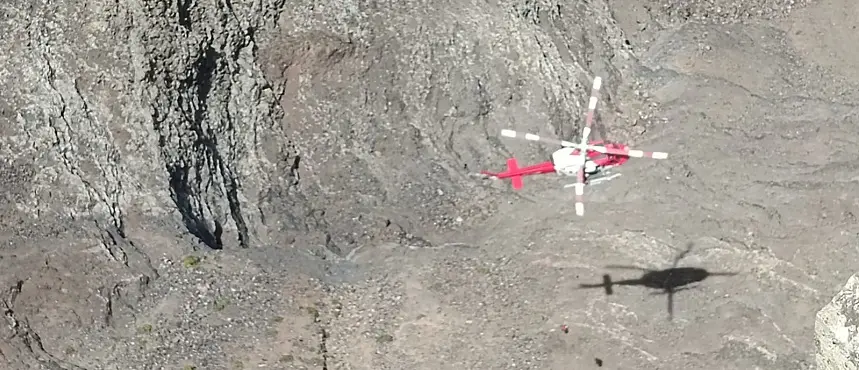 Helicóptero durante la intervención.