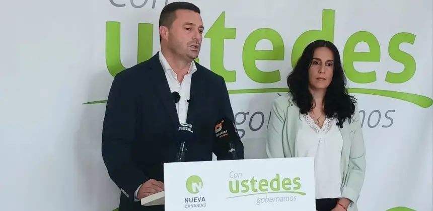 Oscar Noda y Daisy Villalba en una rueda de prensa.