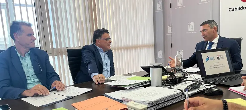 VISITA CONSEJERO AGUA GOBCAN AL CABILDO LANZAROTE 1