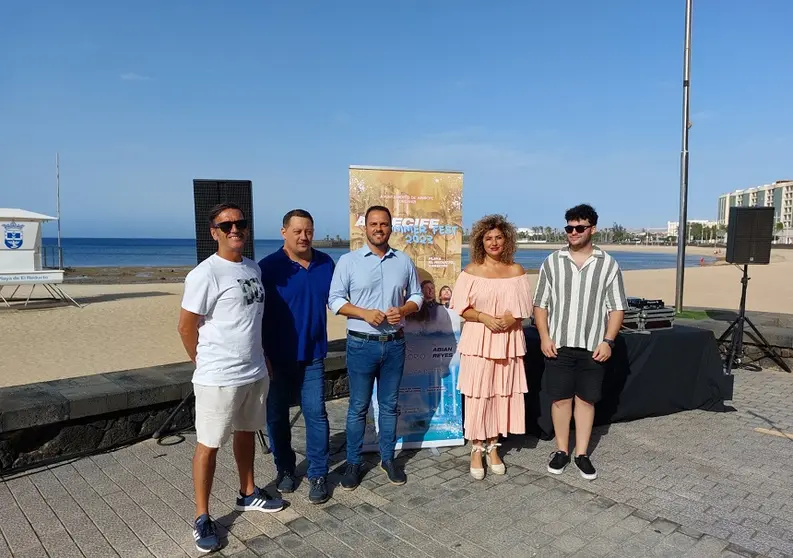 Arrecife Summer Fest. Presentación hoy en la playa del Reducto por el alcalde, la concejal de Turismo, y el concejal de Playas. Junto a DJs
