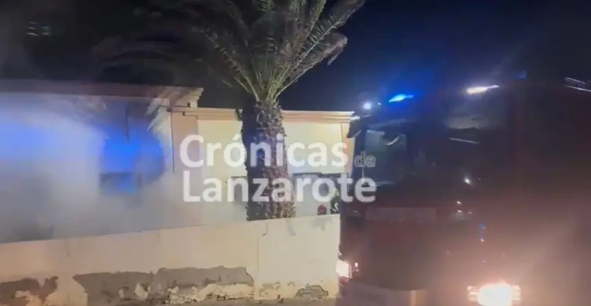 Imagen del incendio del albergue de La Santa.