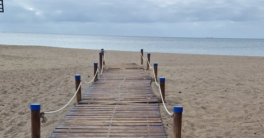 Rampa de acceso a la playa de Guasimeta