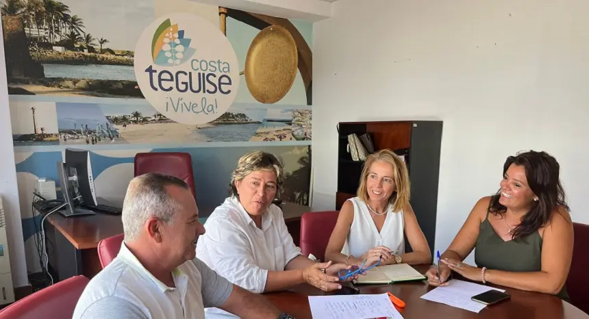 Reunión de la Federación Turística y el Gobierno de Teguise.