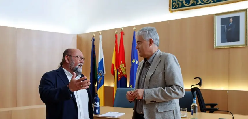 José Juan Cruz junto a Nicolás Saavedra.