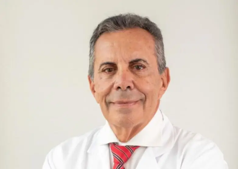 Dr. Julián Castillo Lorenzo, especialista en cirugía plástica de Clínica San Vicente.