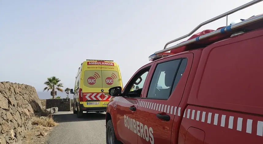 Imagen de la ambulancia y los bomberos en la zona.