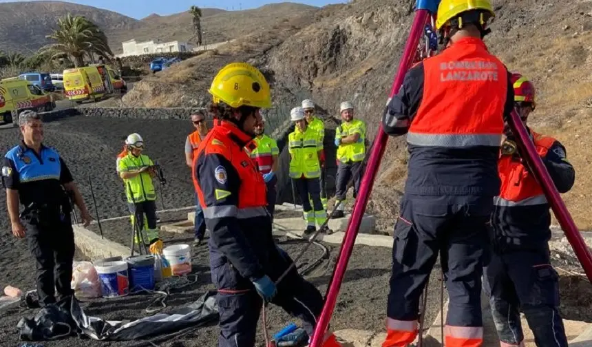 Imagen de los bomberos durante la actuación.