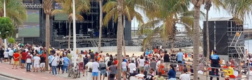 Imagen de la gente que siguió este domingo la final del mundial de fútbol femenino por las pantallas de El Reducto